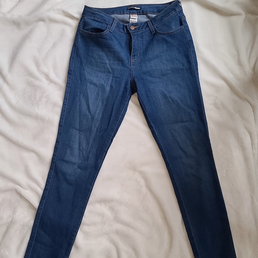 FashionNova: Skinny Jeans